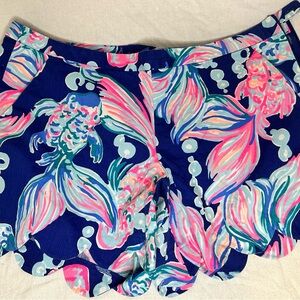Lilly Pulitzer fish printed scallop edge shorts.